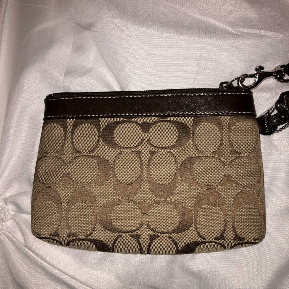 Coach Wristlet 🥰